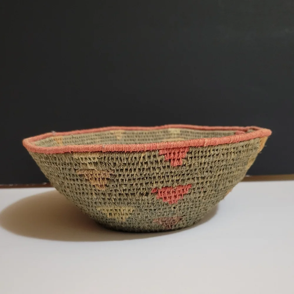 Vintage Handmade African Sisal Basket Swaziland South Africa